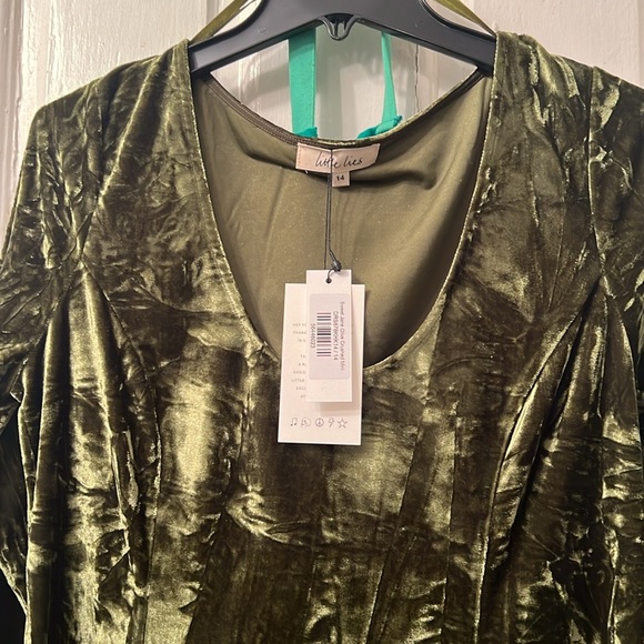 Little Lies Sweet Jane Olive Crushed Mini Dress seen on Taylor Swift UK14 - Picture 4 of 7